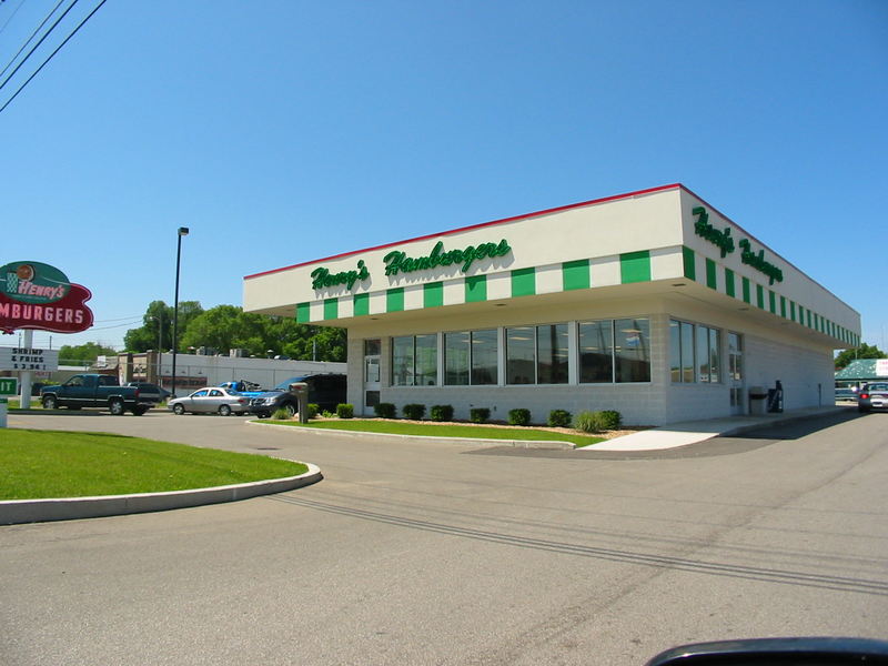 Henrys Hamburgers - 2002 Photo - 1832 M 139 Benton Harbor (newer photo)